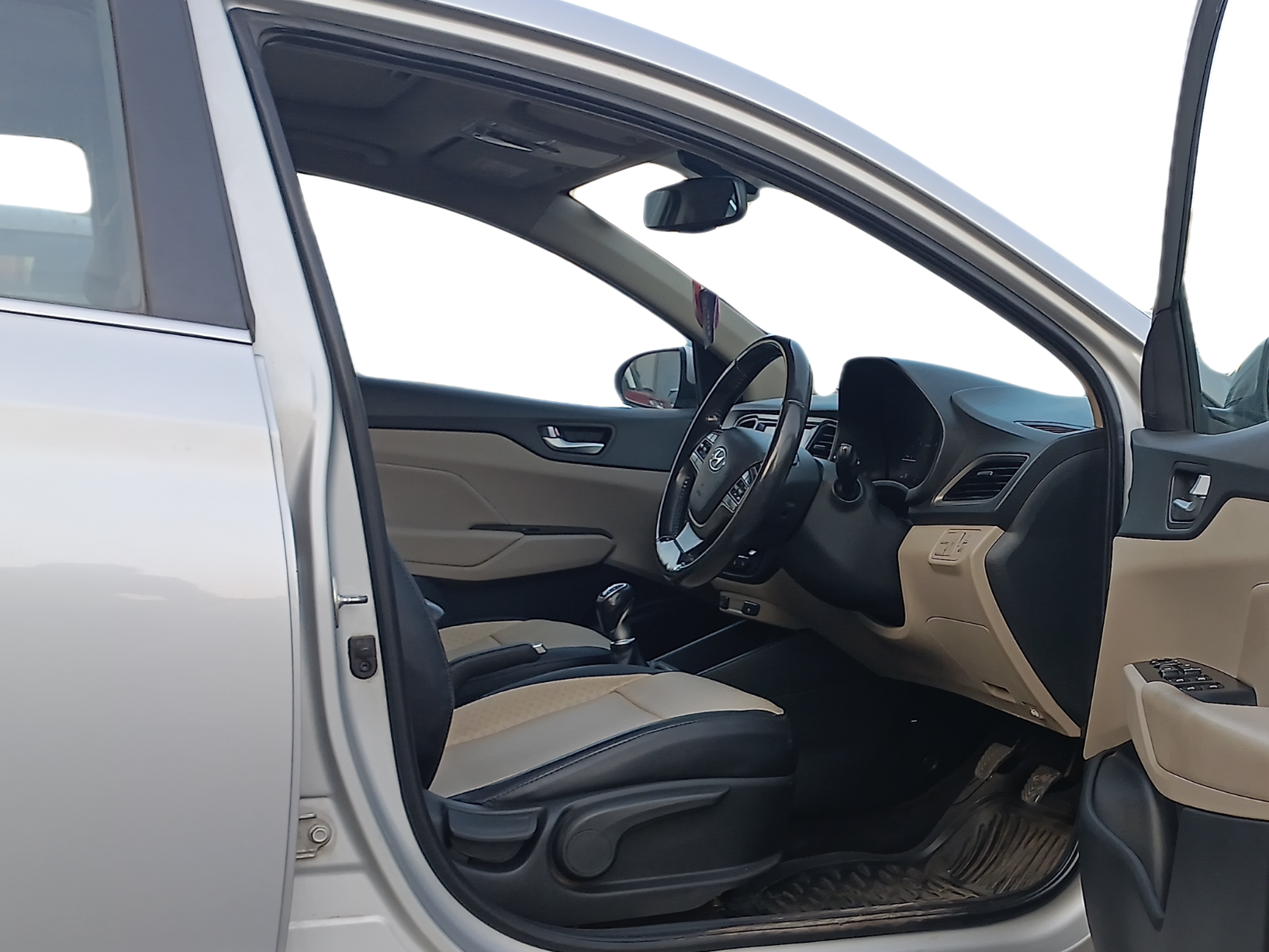 2017 Hyundai Verna 1.6 SX (O) CRDI MT, Diesel, Manual, 83,539 km, Right Side Front Door Cabin