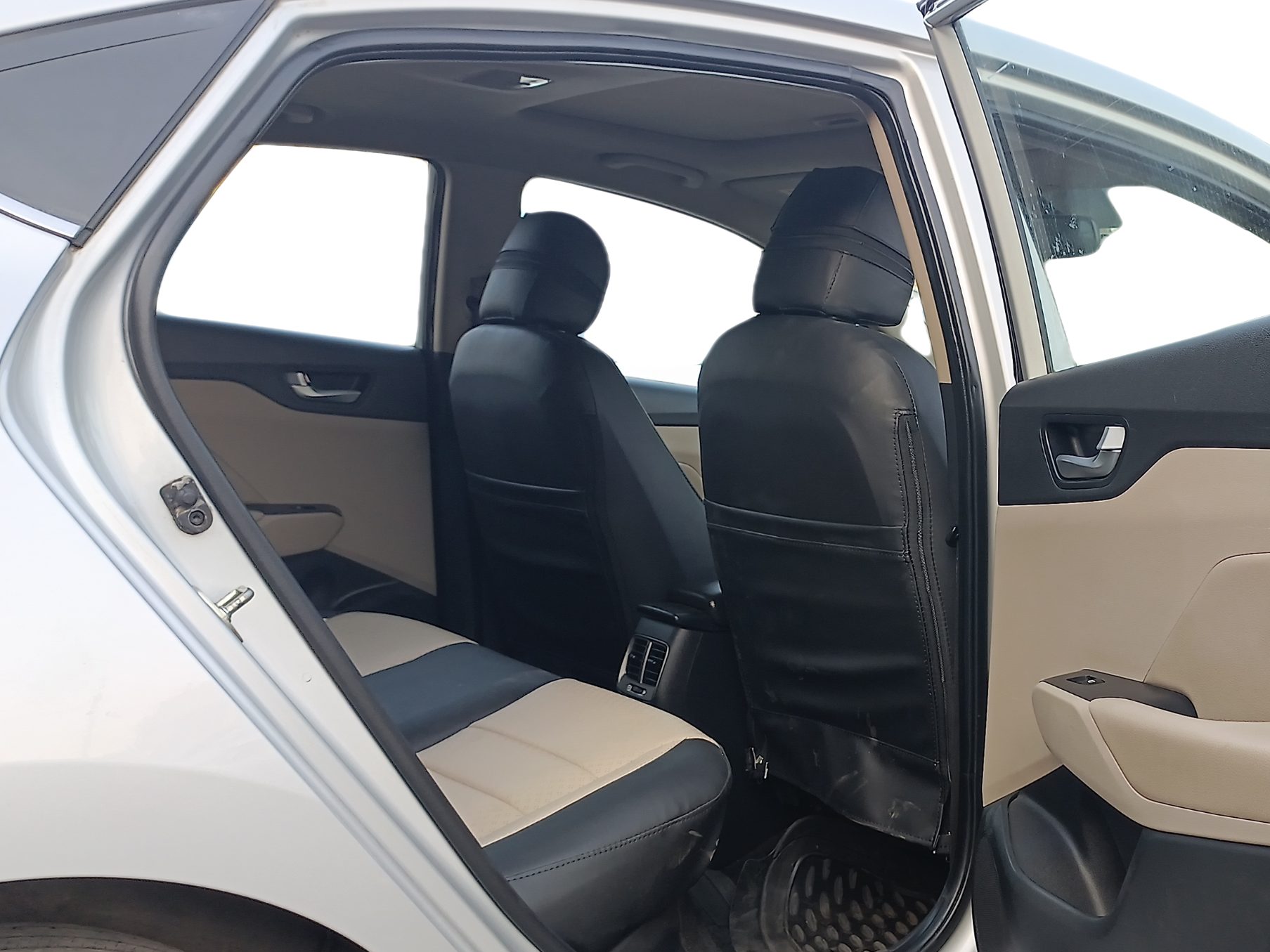 2017 Hyundai Verna 1.6 SX (O) CRDI MT, Diesel, Manual, 83,539 km, Right Side Rear Door Cabin