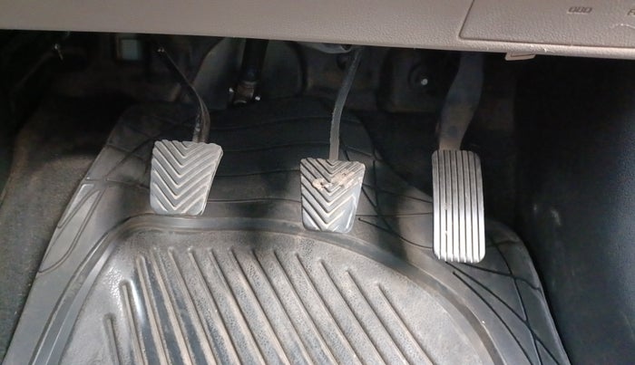 2017 Hyundai Verna 1.6 SX (O) CRDI MT, Diesel, Manual, 83,539 km, Pedals