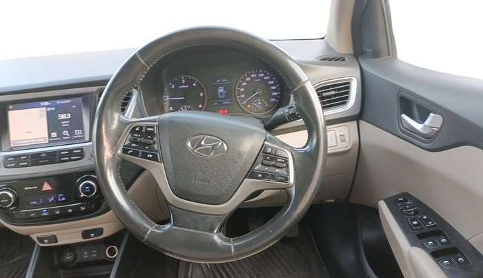 2017 Hyundai Verna 1.6 SX (O) CRDI MT, Diesel, Manual, 83,539 km, Steering Wheel Close Up