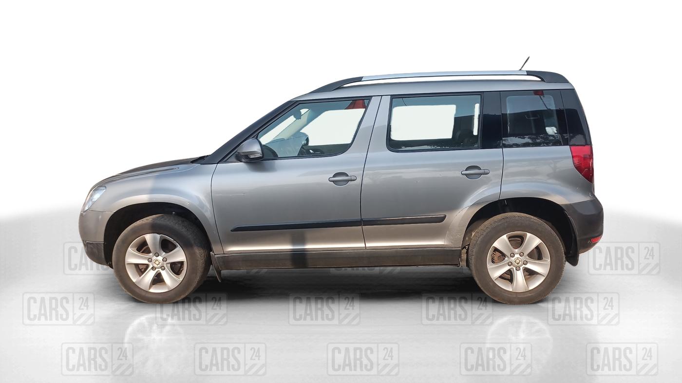 2011 Skoda Yeti AMBIENTE, Diesel, Manual, 73,786 km, Left Side