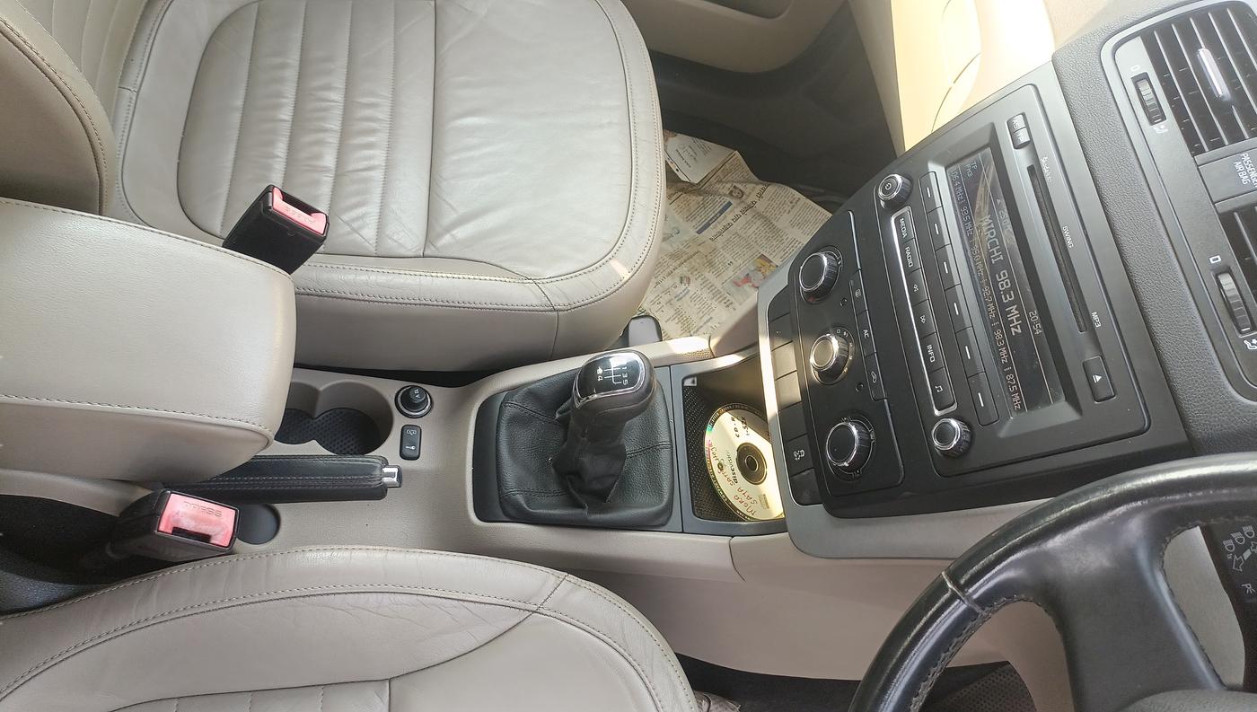 2011 Skoda Yeti AMBIENTE, Diesel, Manual, 73,786 km, Gear Lever