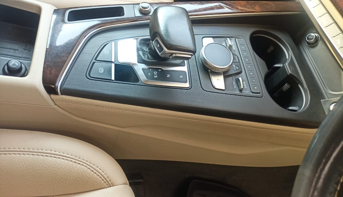 2018 Audi A4 35 TDI Technology, Diesel, Automatic, 60,649 km, Gear Lever