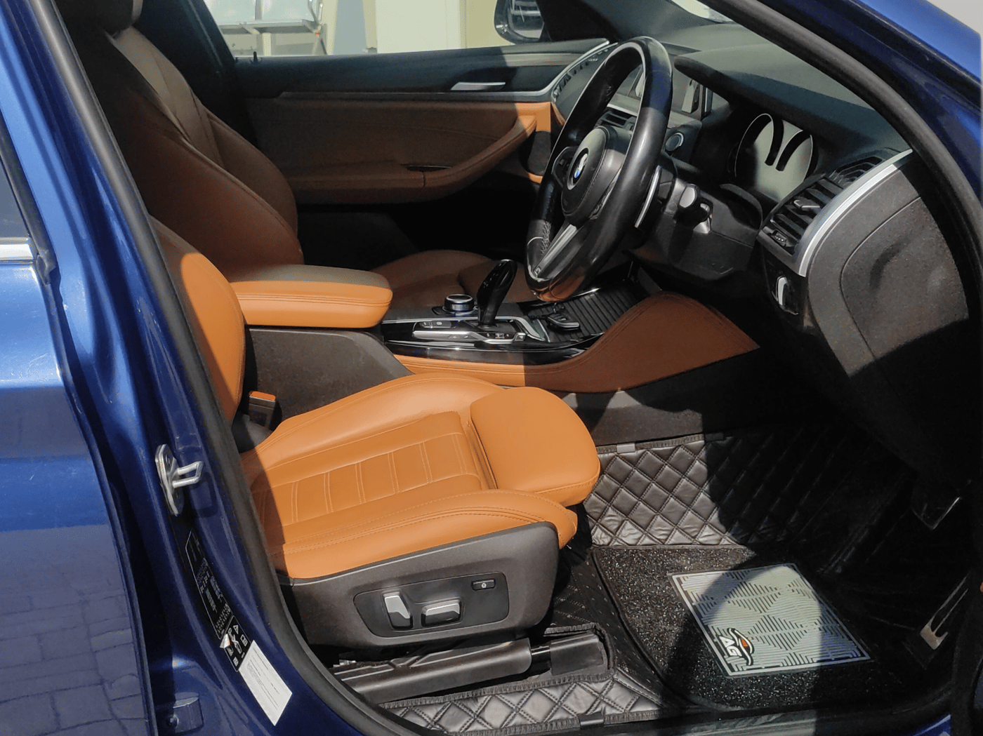 2019 BMW X4 XDRIVE 20D M SPORT X, Diesel, Automatic, 54,476 km, Right Side Front Door Cabin