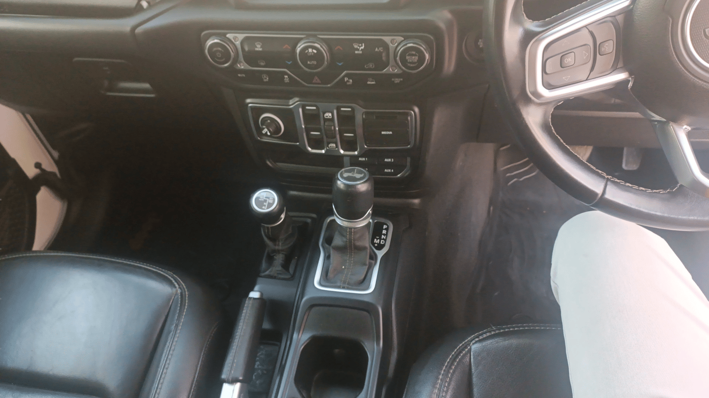2022 Jeep WRANGLER UNLIMITED, Petrol, Automatic, 18,302 km, Gear Lever