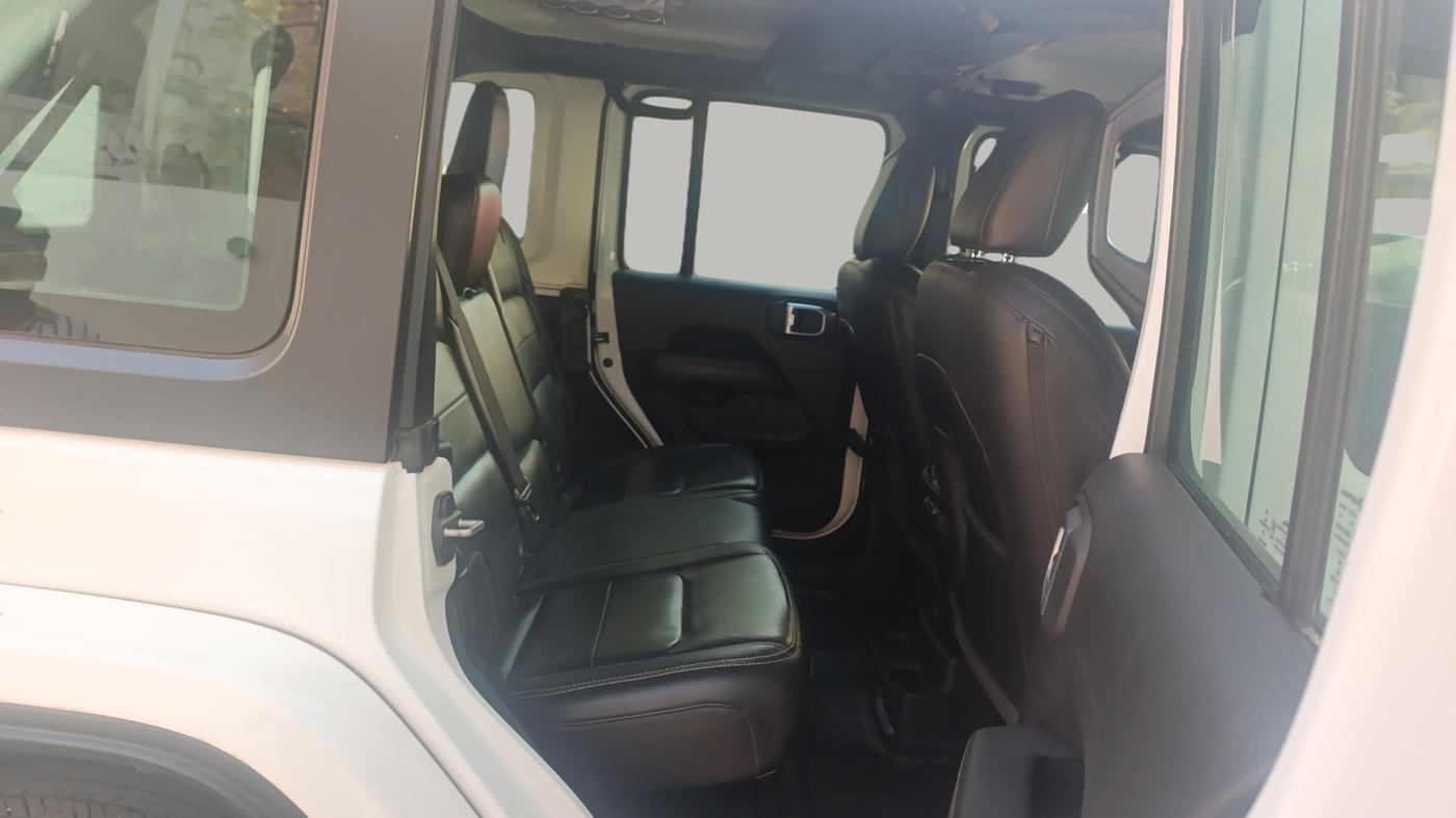 2022 Jeep WRANGLER UNLIMITED, Petrol, Automatic, 18,302 km, Right Side Rear Door Cabin