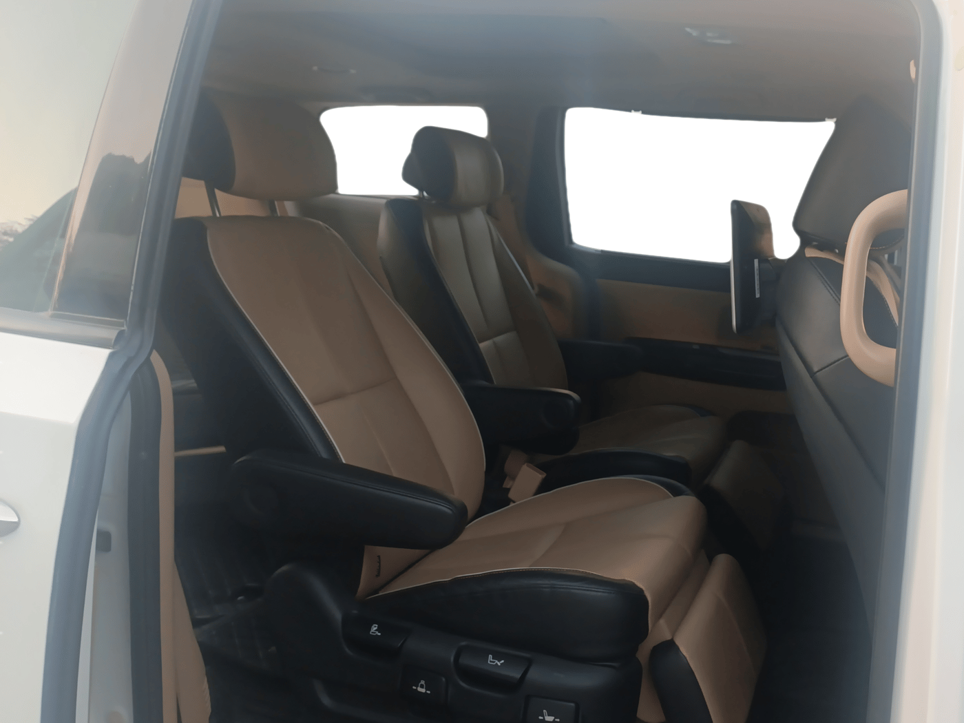 2020 KIA CARNIVAL LIMOUSINE 2.2 7 STR, Diesel, Automatic, 63,045 km, Right Side Rear Door Cabin