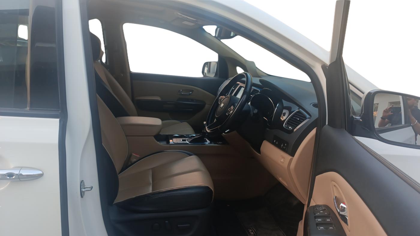 2020 KIA CARNIVAL LIMOUSINE 2.2 7 STR, Diesel, Automatic, 63,045 km, Right Side Front Door Cabin