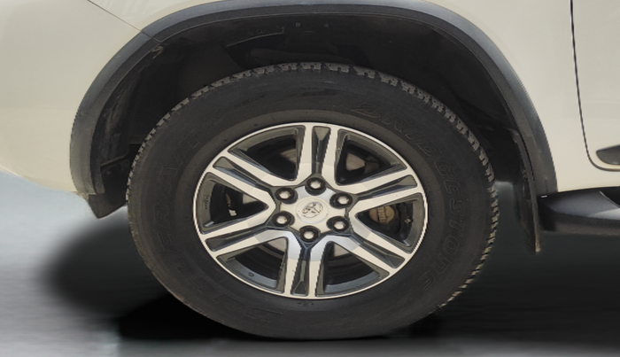 2018 Toyota Fortuner 2.8 4X2 MT, Diesel, Manual, 81,267 km, Left Front Wheel