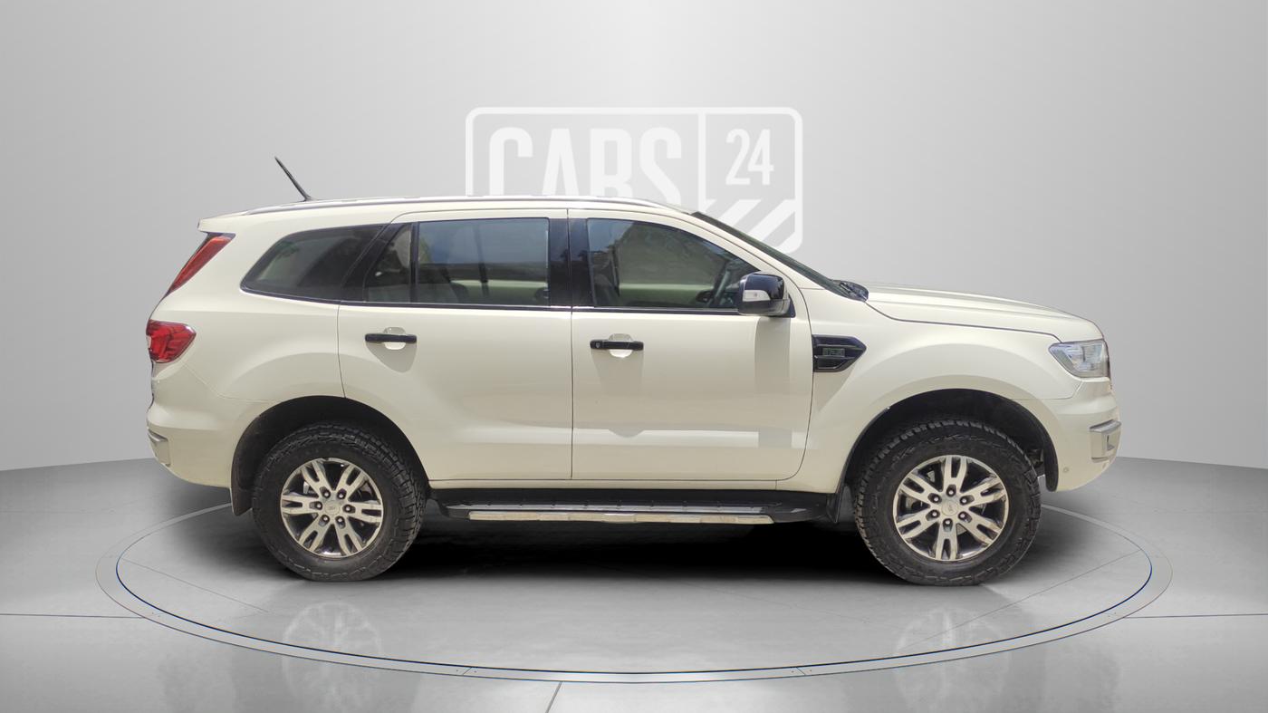 2017 Ford Endeavour TITANIUM 3.2 4X4 AT, Diesel, Automatic, 1,01,838 km, Right Side View