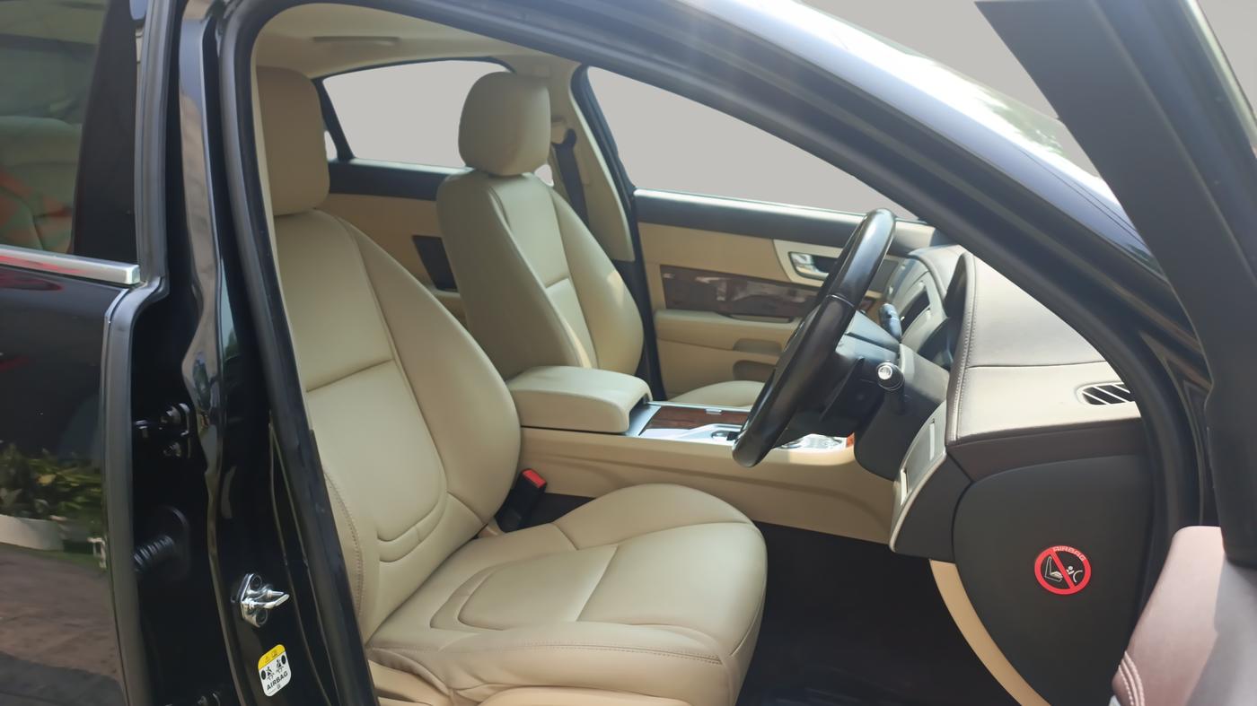 2014 Jaguar XF 3.0 DIESEL, Diesel, Automatic, 47,147 km, Right Side Front Door Cabin