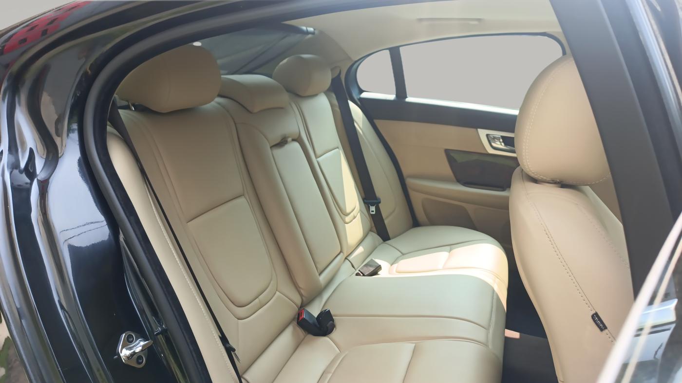 2014 Jaguar XF 3.0 DIESEL, Diesel, Automatic, 47,147 km, Right Side Rear Door Cabin
