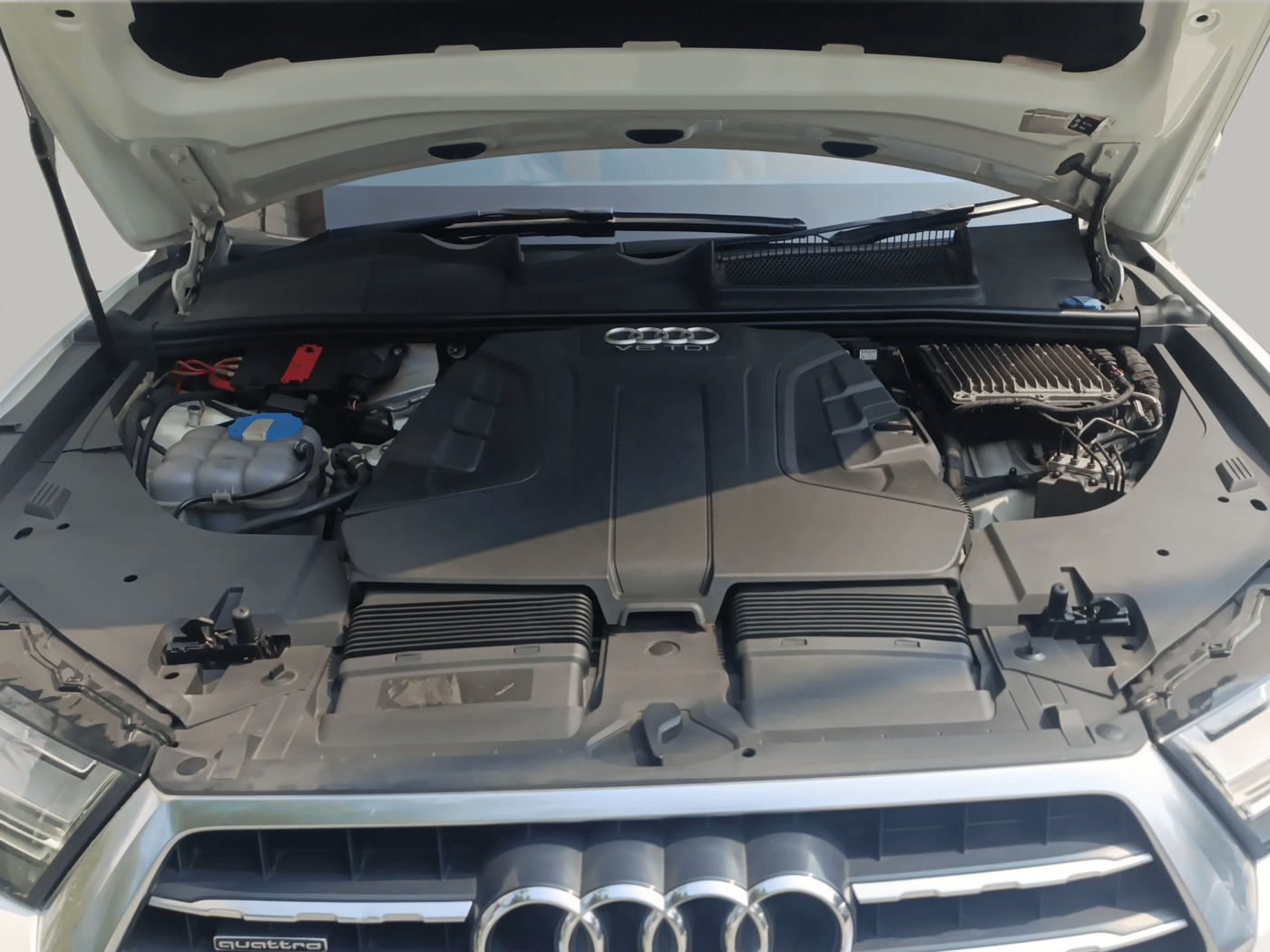 2016 Audi Q7 45 TDI Technology , Diesel, Automatic, 82,368 km, Open Bonnet