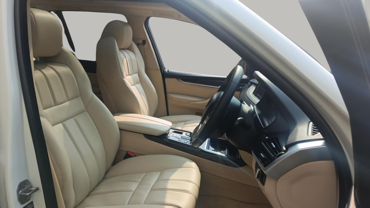 2015 BMW X5 XDRIVE 30 D, Diesel, Automatic, 1,12,310 km, Right Side Front Door Cabin
