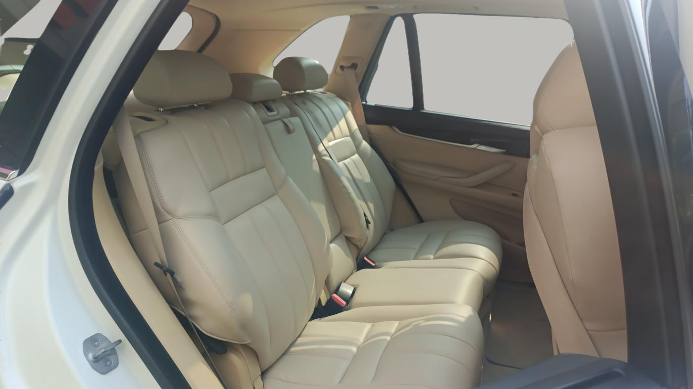 2015 BMW X5 XDRIVE 30 D, Diesel, Automatic, 1,12,310 km, Right Side Rear Door Cabin