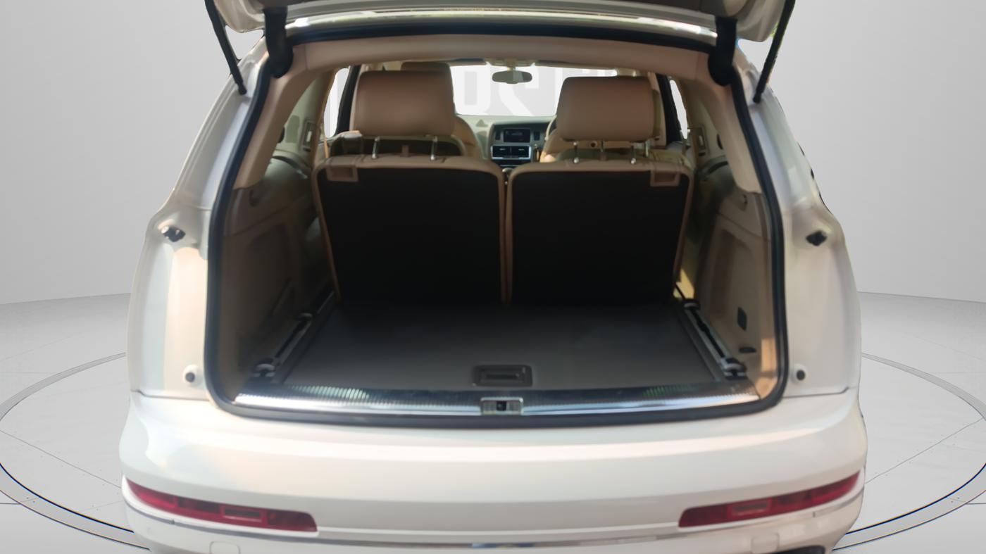 2013 Audi Q7 3.0 TDI QUATTRO, Diesel, Automatic, 85,878 km, Boot Inside
