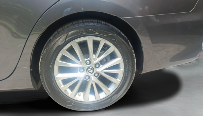 2018 Toyota Camry 2.5L AT, Petrol, Automatic, 99,000 km, Left Rear Wheel