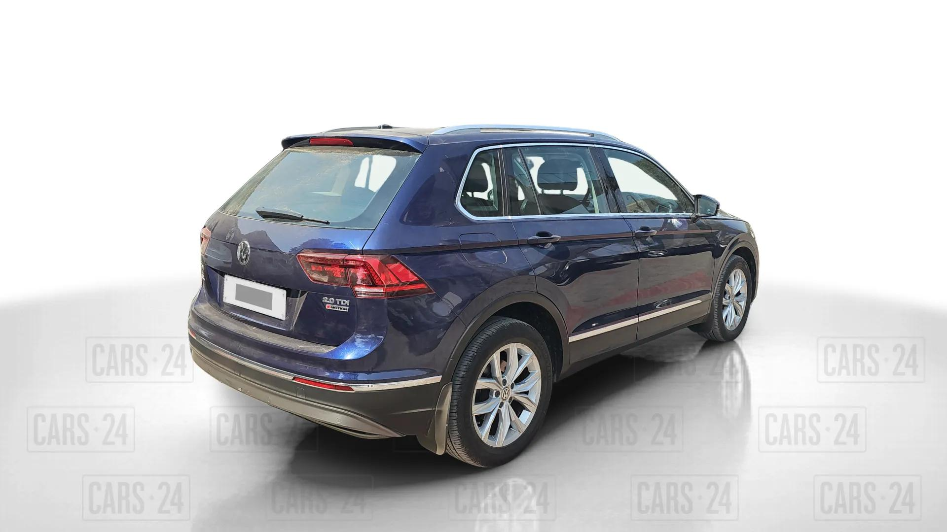 2017 Volkswagen TIGUAN HIGHLINE TDI AT, Diesel, Automatic, 1,12,000 km, Right Back Diagonal