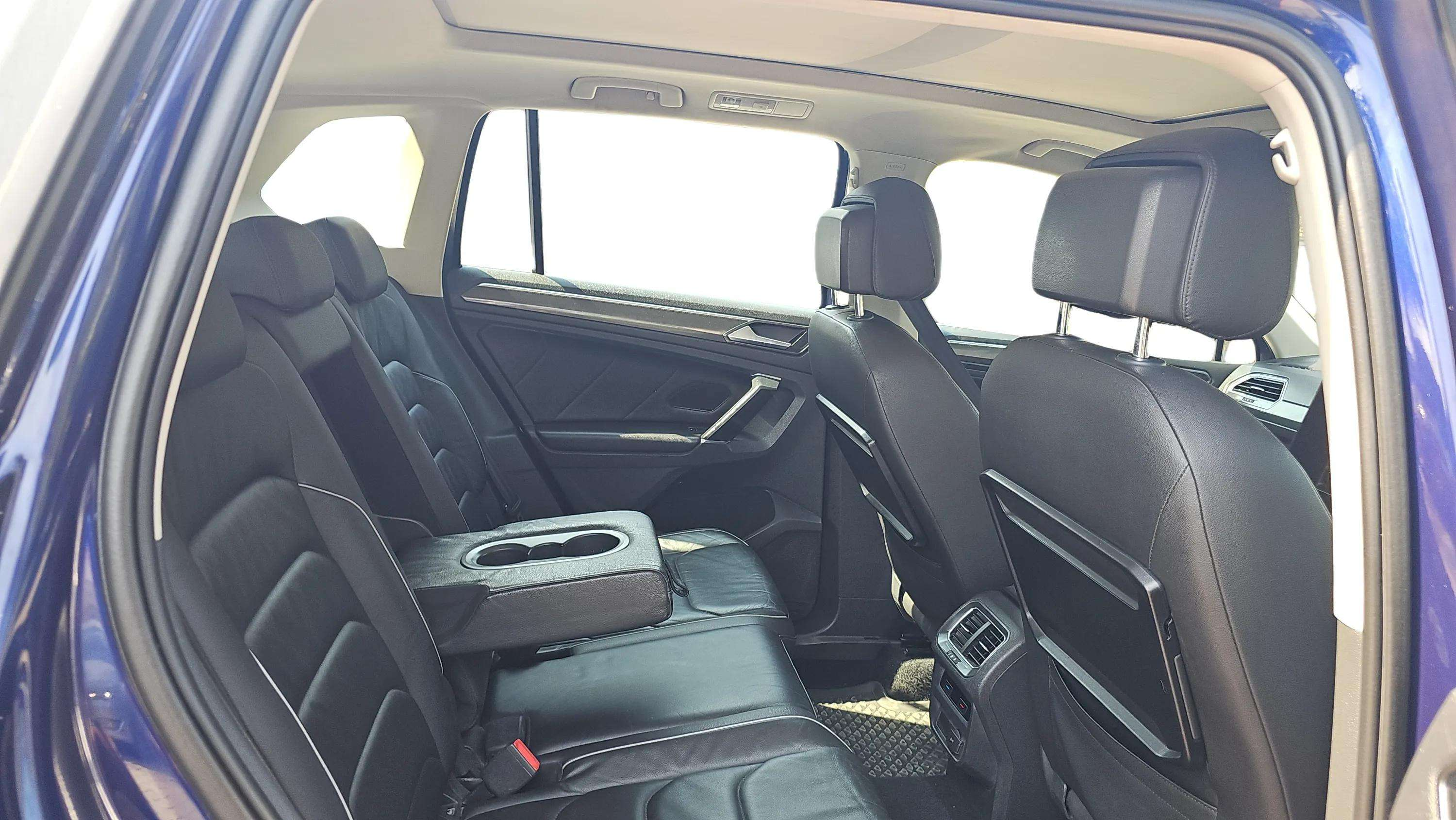2017 Volkswagen TIGUAN HIGHLINE TDI AT, Diesel, Automatic, 1,12,000 km, Right Side Rear Door Cabin