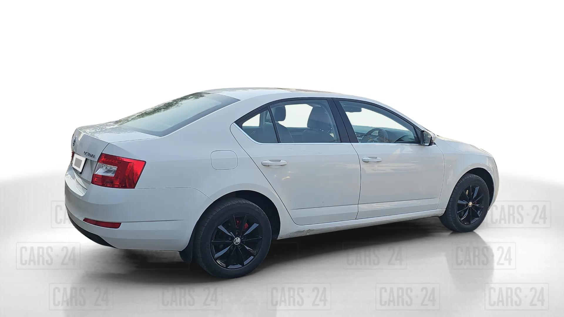 2015 Skoda Octavia ELEGANCE 2.0 TDI AT, Diesel, Automatic, 96,000 km, Right Back Diagonal