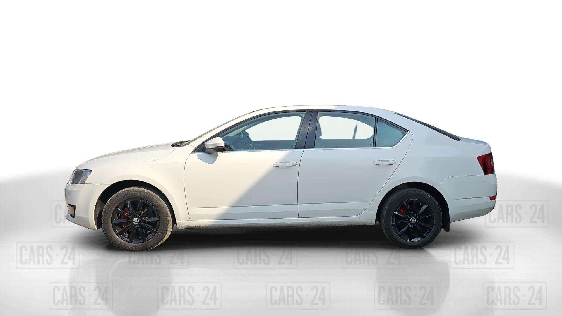 2015 Skoda Octavia ELEGANCE 2.0 TDI AT, Diesel, Automatic, 96,000 km, Left Side