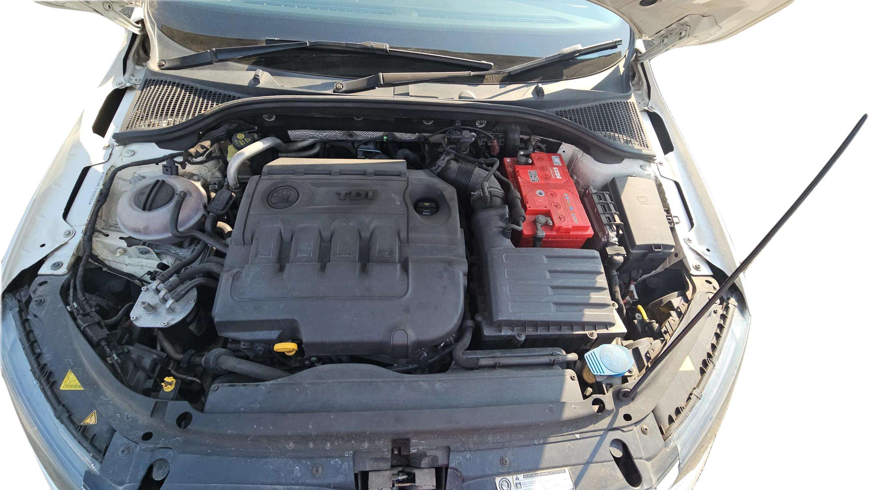 2015 Skoda Octavia ELEGANCE 2.0 TDI AT, Diesel, Automatic, 96,000 km, Open Bonnet