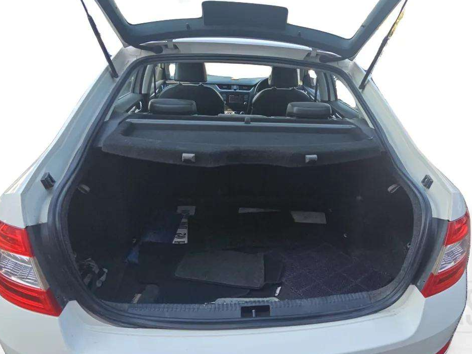 2015 Skoda Octavia ELEGANCE 2.0 TDI AT, Diesel, Automatic, 96,000 km, Boot Inside
