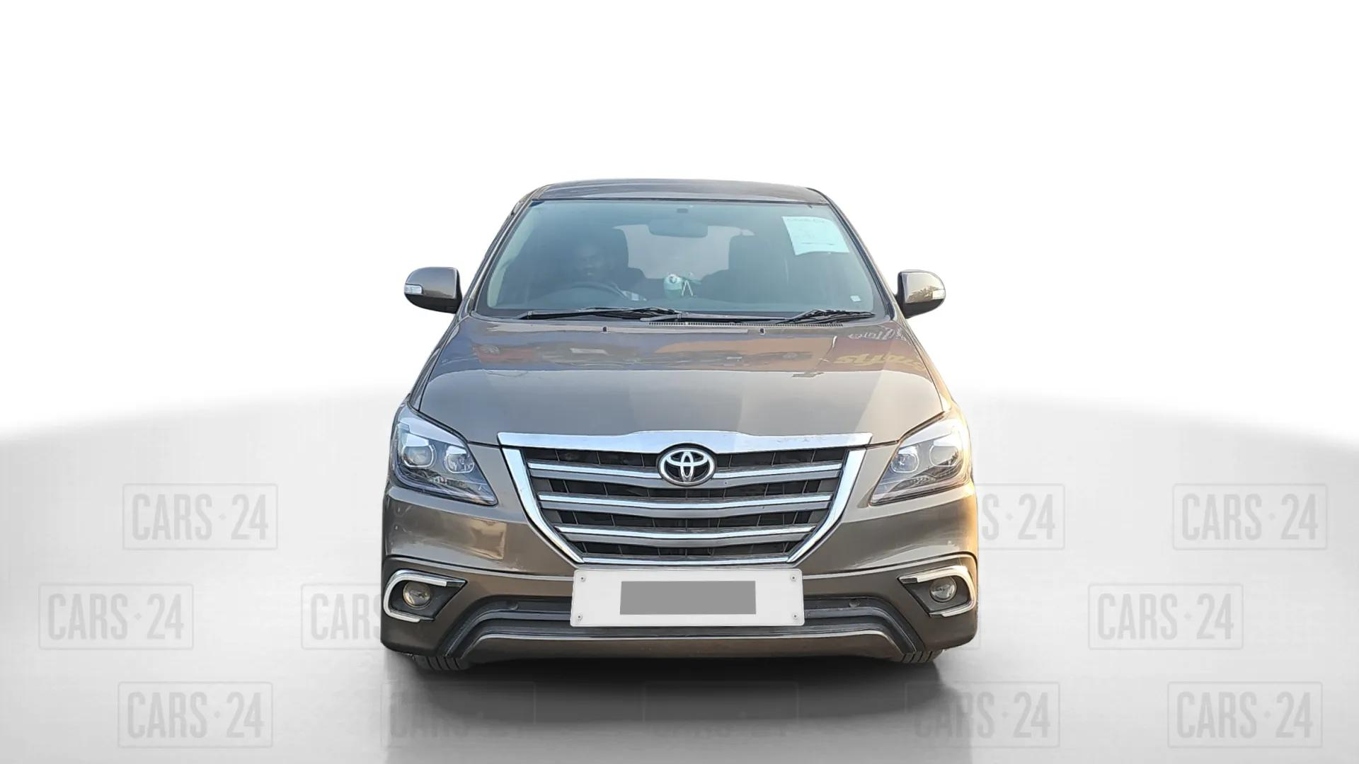 2015 Toyota Innova 2.5 VX 7 STR, Diesel, Manual, 89,000 km, Front