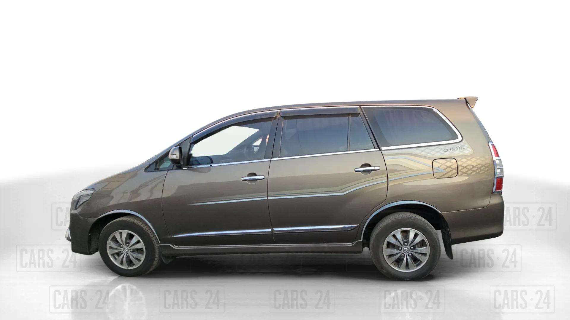 2015 Toyota Innova 2.5 VX 7 STR, Diesel, Manual, 89,000 km, Left Side