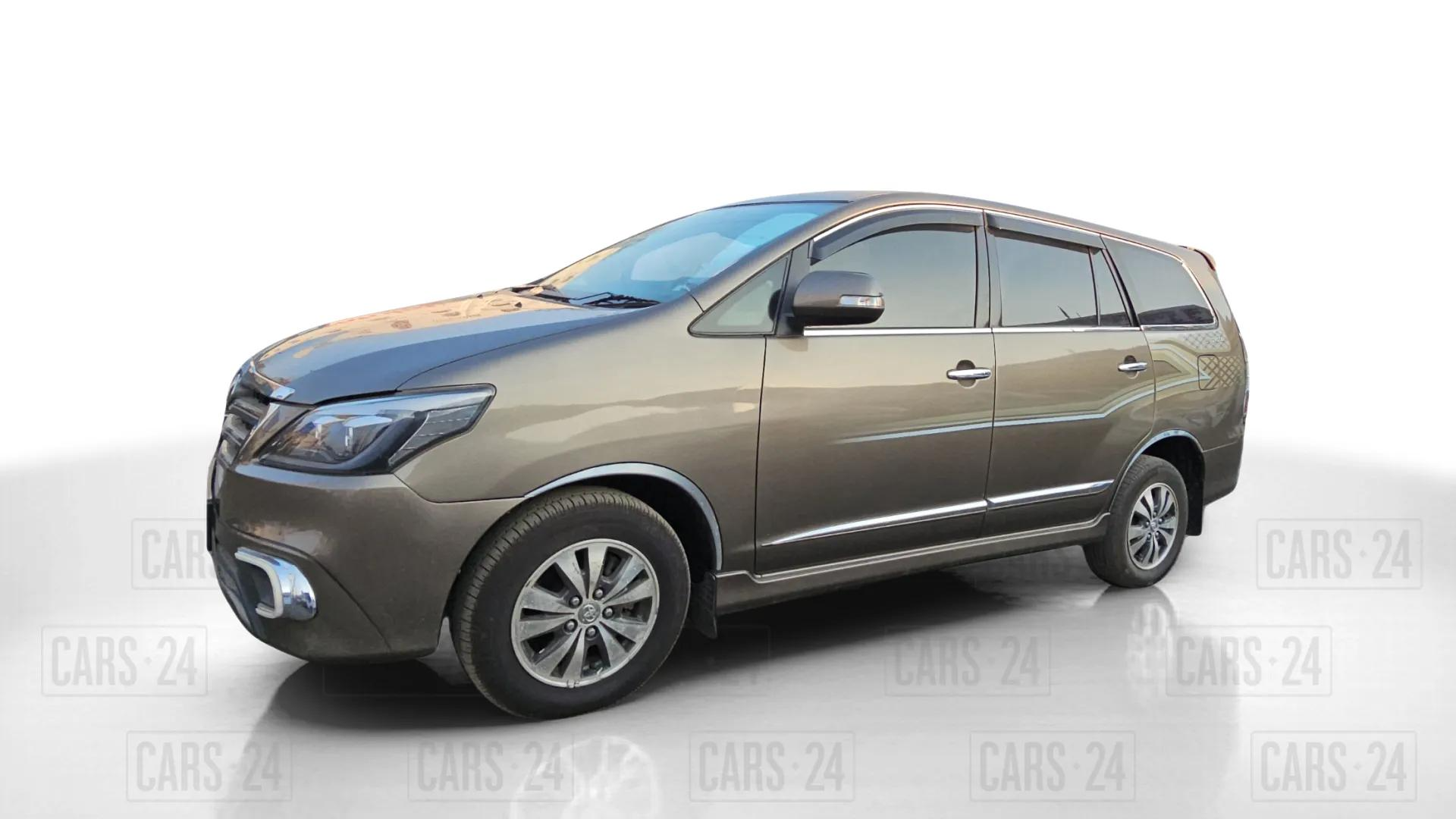 2015 Toyota Innova 2.5 VX 7 STR, Diesel, Manual, 89,000 km, Left Front Diagonal