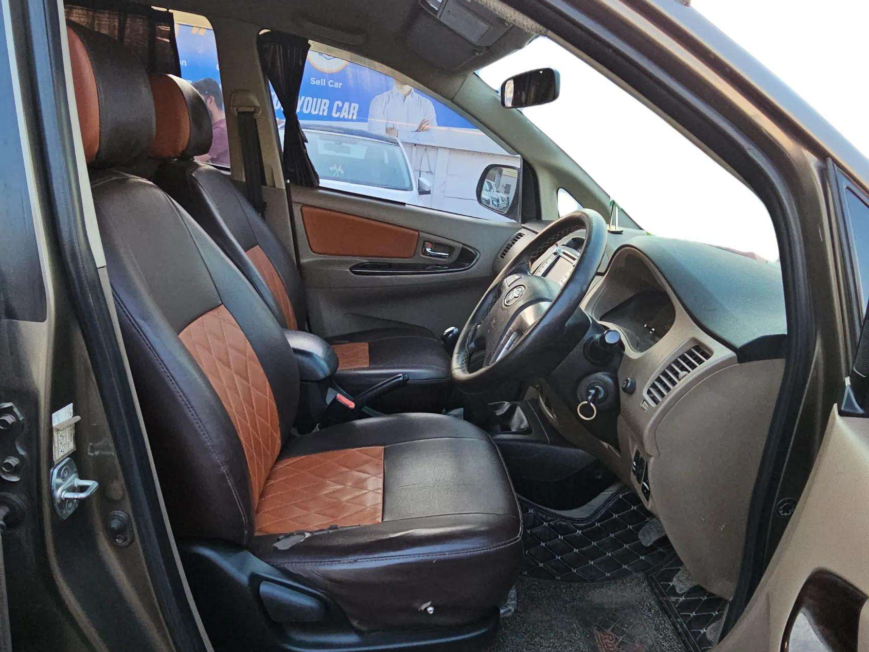 2015 Toyota Innova 2.5 VX 7 STR, Diesel, Manual, 89,000 km, Right Side Front Door Cabin