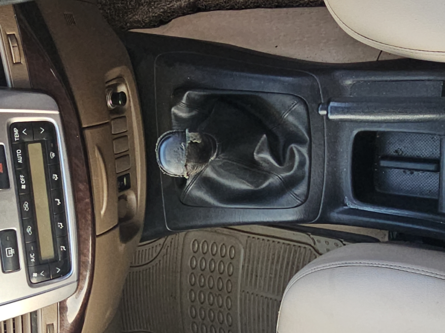 2015 Toyota Innova 2.5 VX 7 STR, Diesel, Manual, 89,000 km, Gear Lever