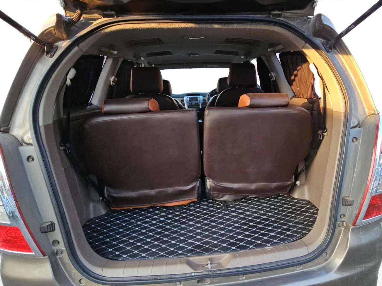 2015 Toyota Innova 2.5 VX 7 STR, Diesel, Manual, 89,000 km, Boot Inside