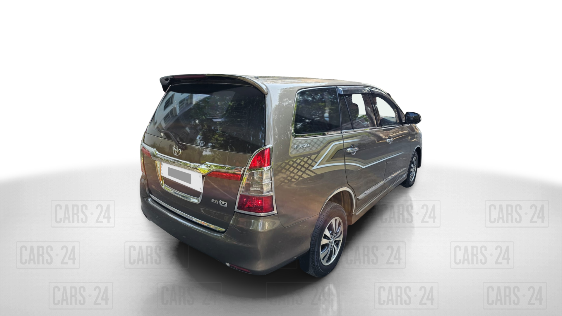 2015 Toyota Innova 2.5 VX 7 STR, Diesel, Manual, 89,000 km, Right Back Diagonal