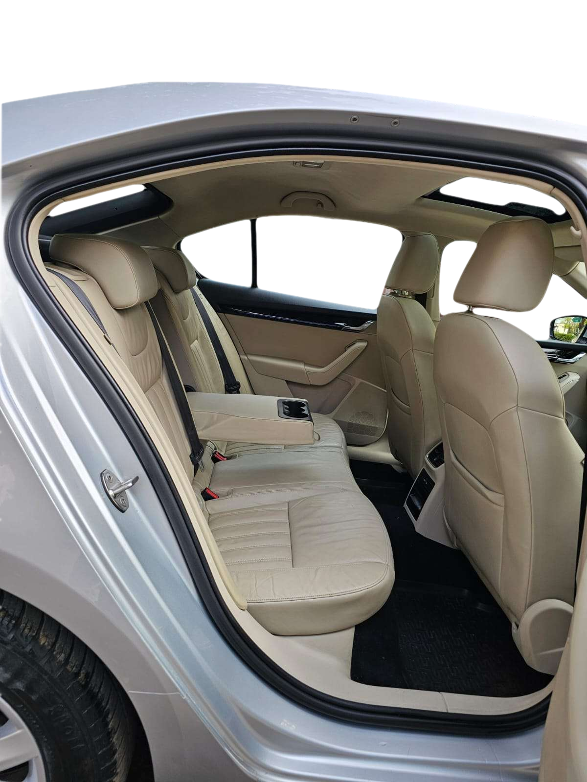 2017 Skoda Octavia 2.0 TDI L&K AT, Diesel, Automatic, 1,13,236 km, Right Side Rear Door Cabin