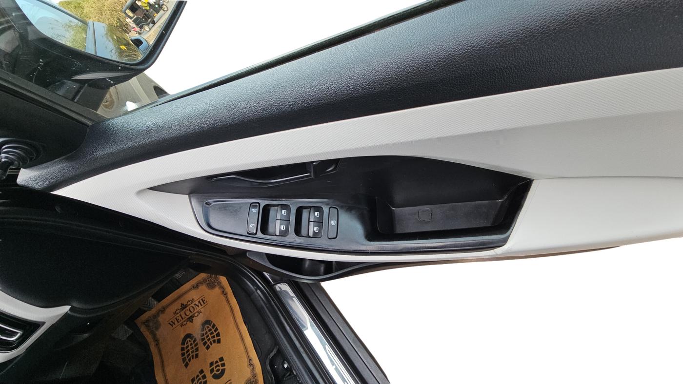 2022 Hyundai Creta E 1.5 DIESEL, Diesel, Manual, 75,918 km, Driver Side Door Panel Controls