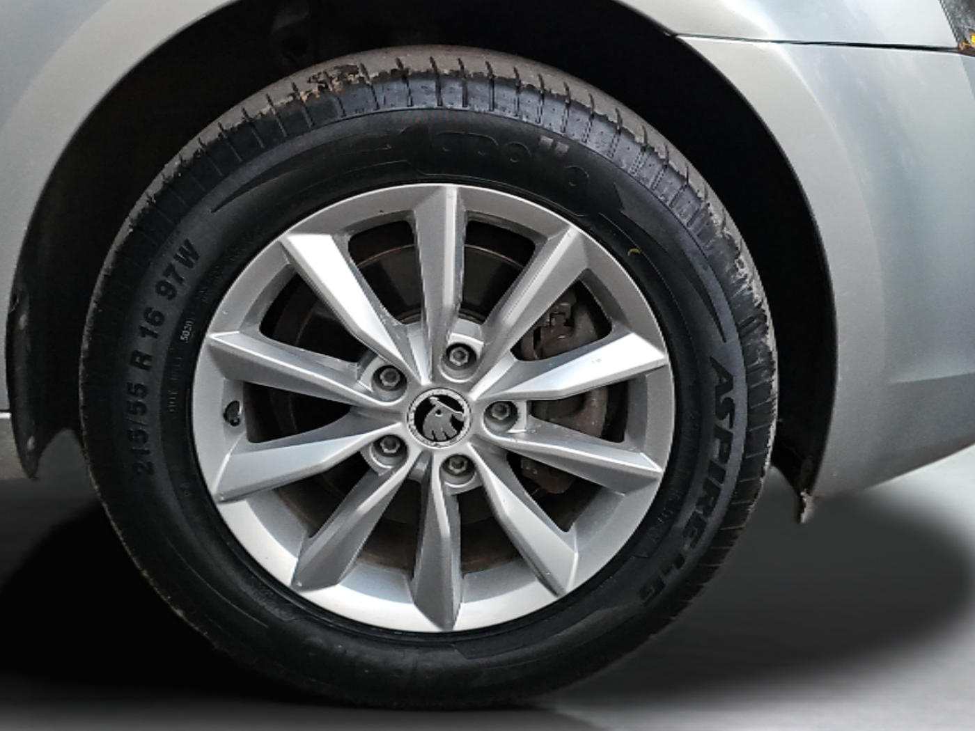 2016 Skoda Octavia 2.0 TDI CR STYLE PLUS AT, Diesel, Automatic, 57,914 km, Right Front Wheel
