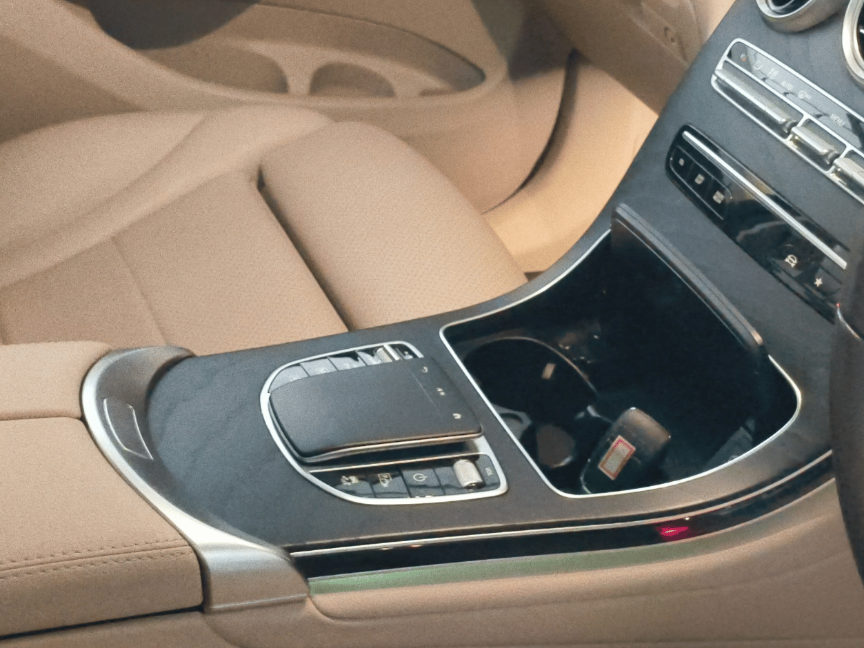 2022 Mercedes Benz GLC CLASS 200 Progressive, Petrol, Automatic, 39,236 km, Gear Lever