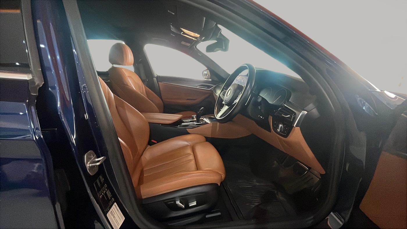 2019 BMW 5 Series 530I M SPORT, Petrol, Automatic, 52,973 km, Right Side Front Door Cabin