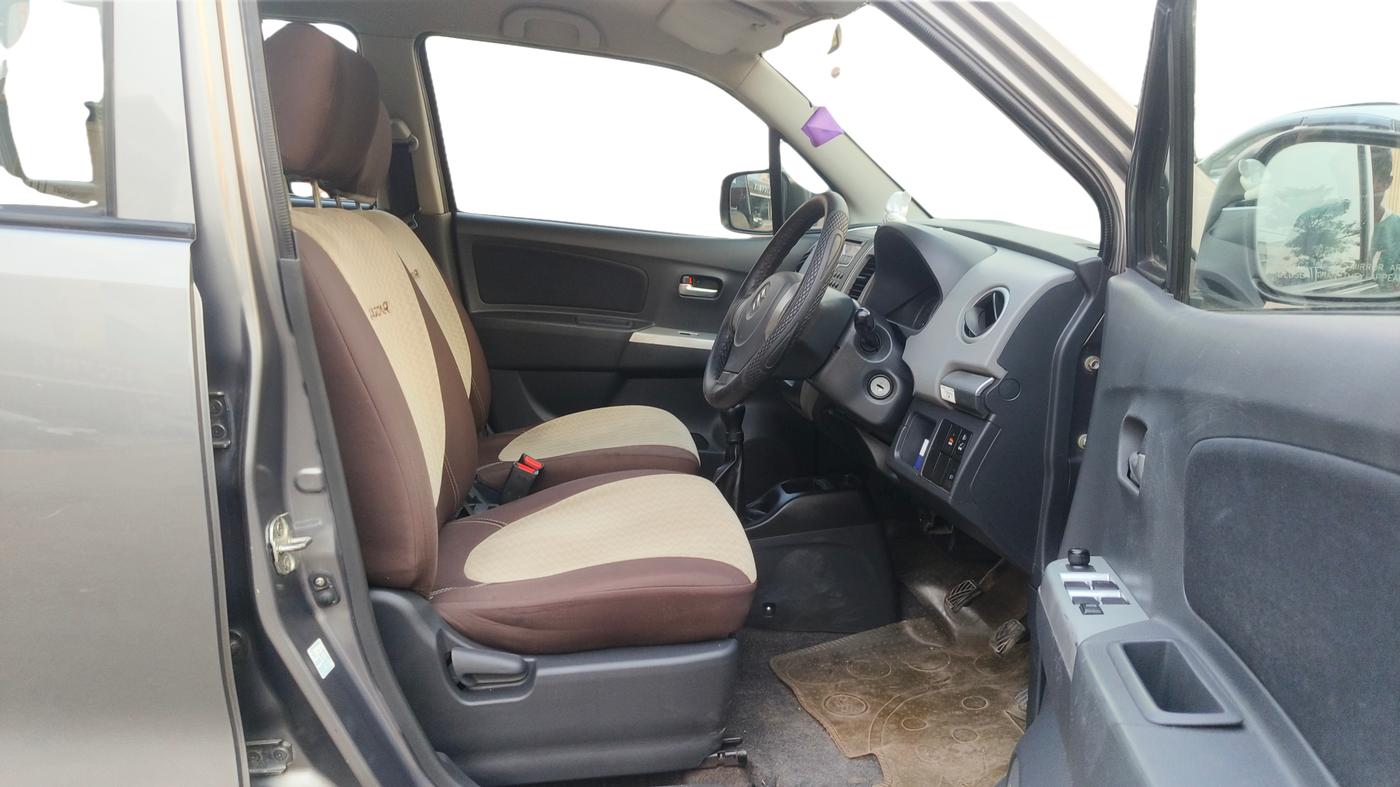 2012 Maruti Wagon R 1.0 VXI, Petrol, Manual, 23,660 km, Right Side Front Door Cabin