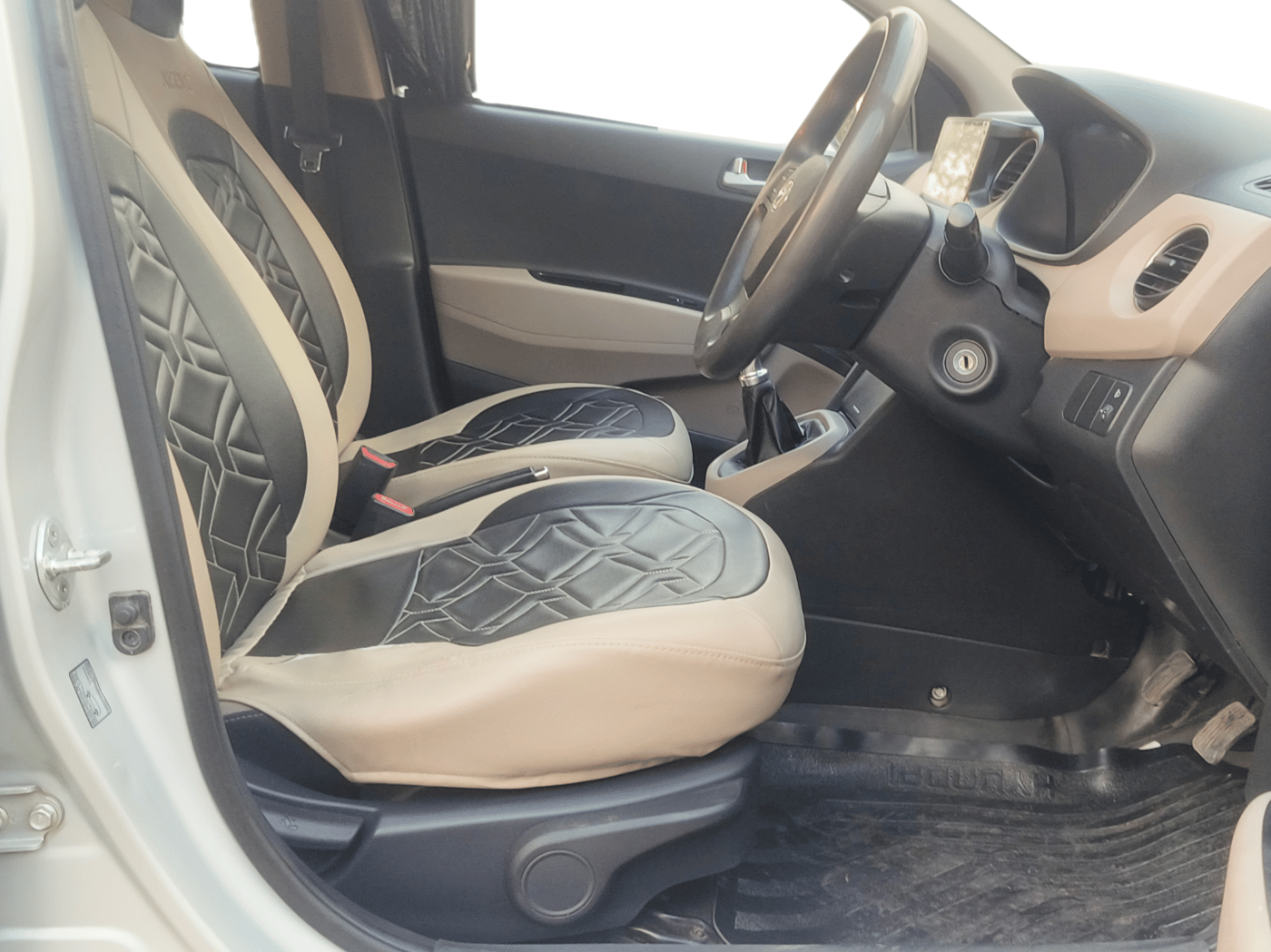 2015 Hyundai Xcent S 1.2, Petrol, Manual, 61,878 km, Right Side Front Door Cabin