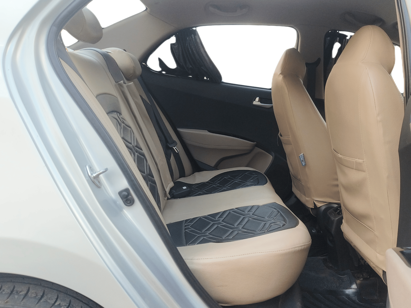 2015 Hyundai Xcent S 1.2, Petrol, Manual, 61,878 km, Right Side Rear Door Cabin