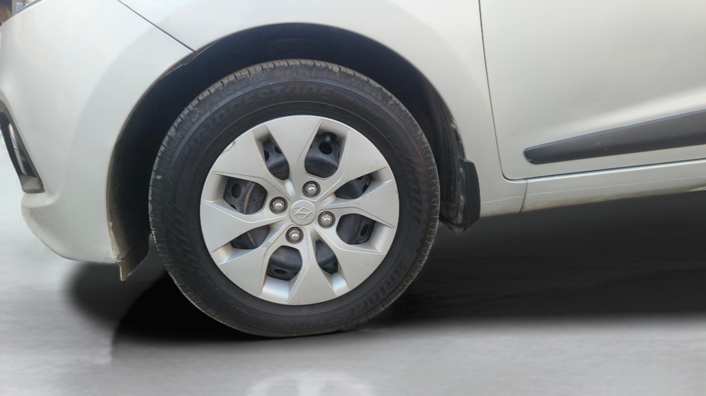2015 Hyundai Xcent S 1.2, Petrol, Manual, 61,878 km, Left Front Wheel