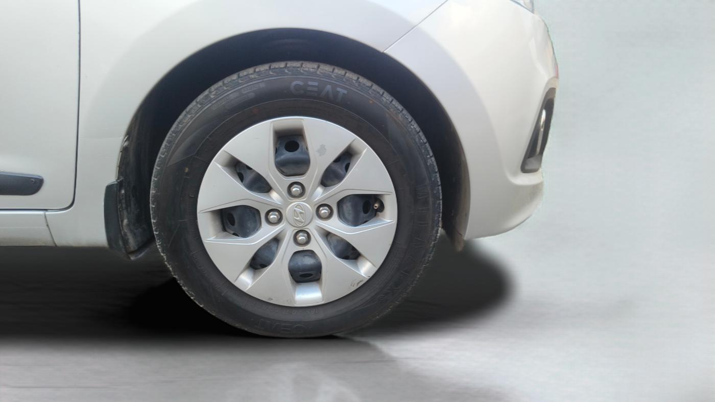 2015 Hyundai Xcent S 1.2, Petrol, Manual, 61,878 km, Right Front Wheel