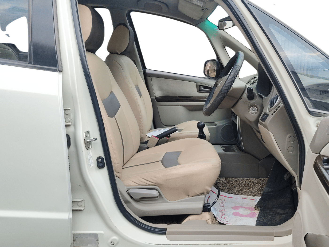 2013 Maruti SX4 VDI, Diesel, Manual, 1,13,124 km, Right Side Front Door Cabin