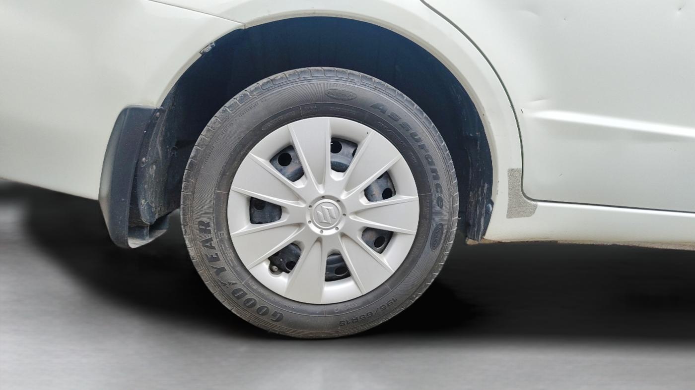 2013 Maruti SX4 VDI, Diesel, Manual, 1,13,124 km, Right Rear Wheel