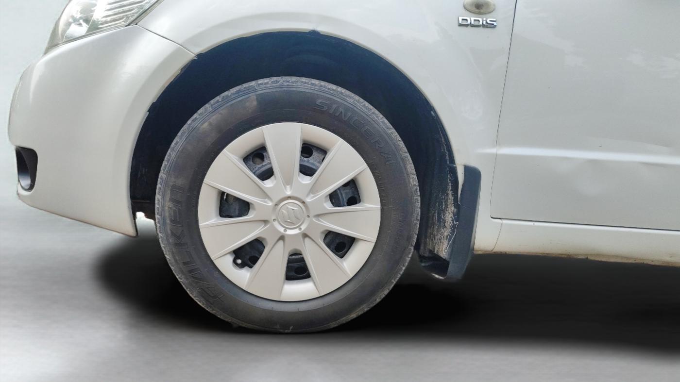 2013 Maruti SX4 VDI, Diesel, Manual, 1,13,124 km, Left Front Wheel
