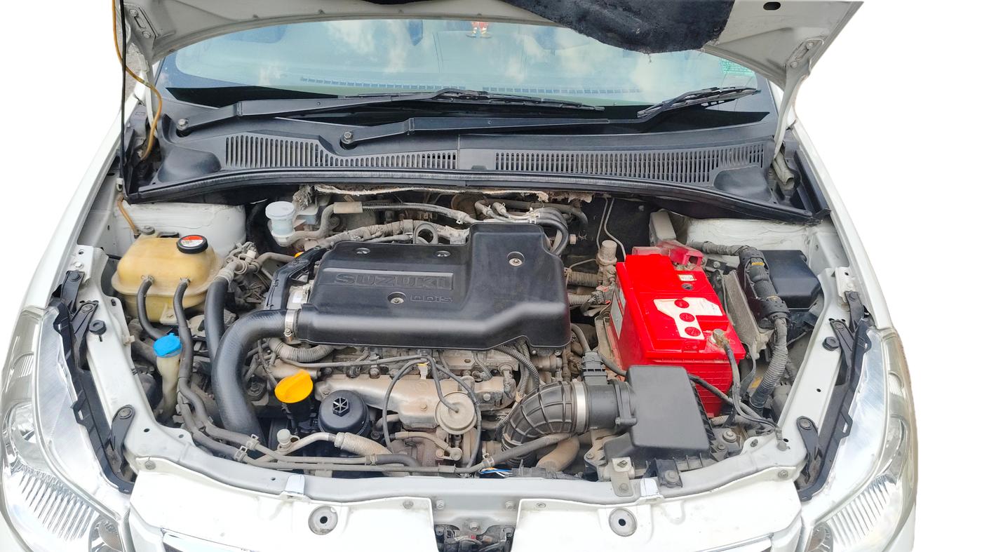 2013 Maruti SX4 VDI, Diesel, Manual, 1,13,124 km, Open Bonnet