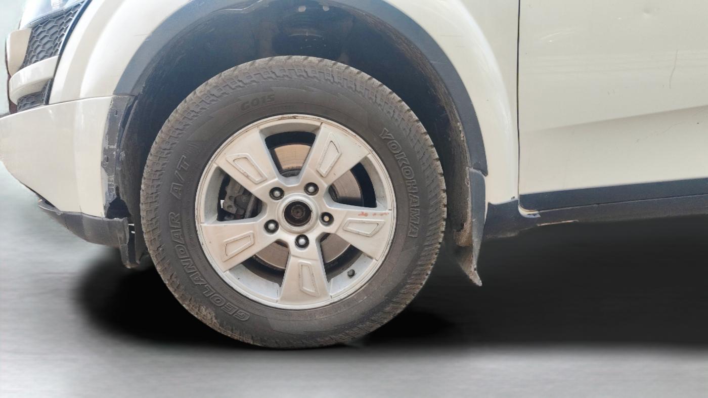 2012 Mahindra XUV500 W8, Diesel, Manual, 3,20,935 km, Left Front Wheel