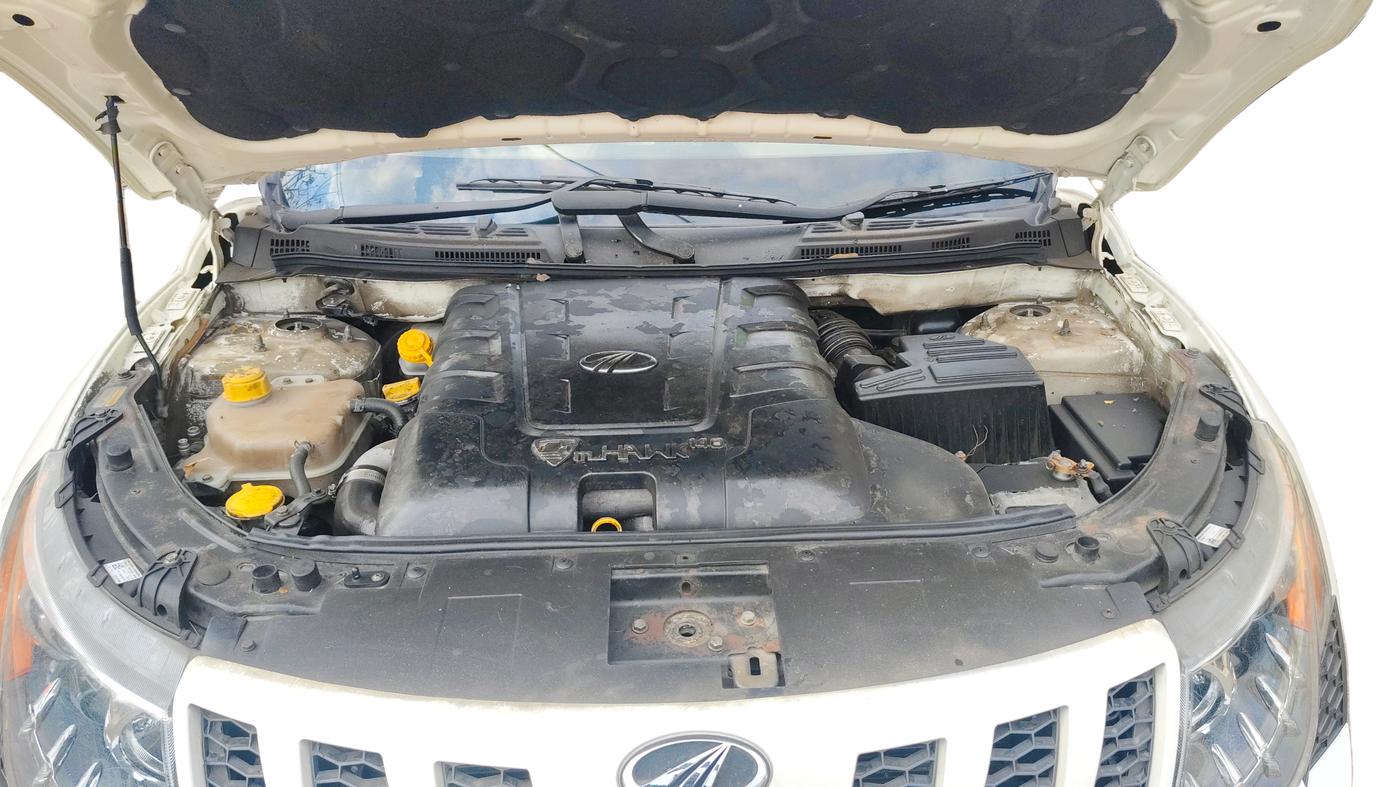 2012 Mahindra XUV500 W8, Diesel, Manual, 3,20,935 km, Open Bonnet